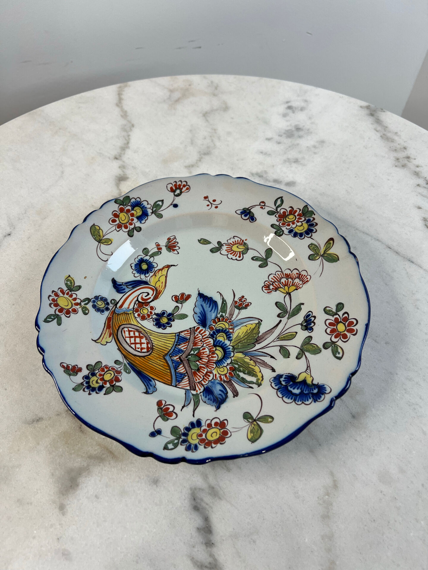 Flat plate in earthenware with polychrome decoration in Rouen style