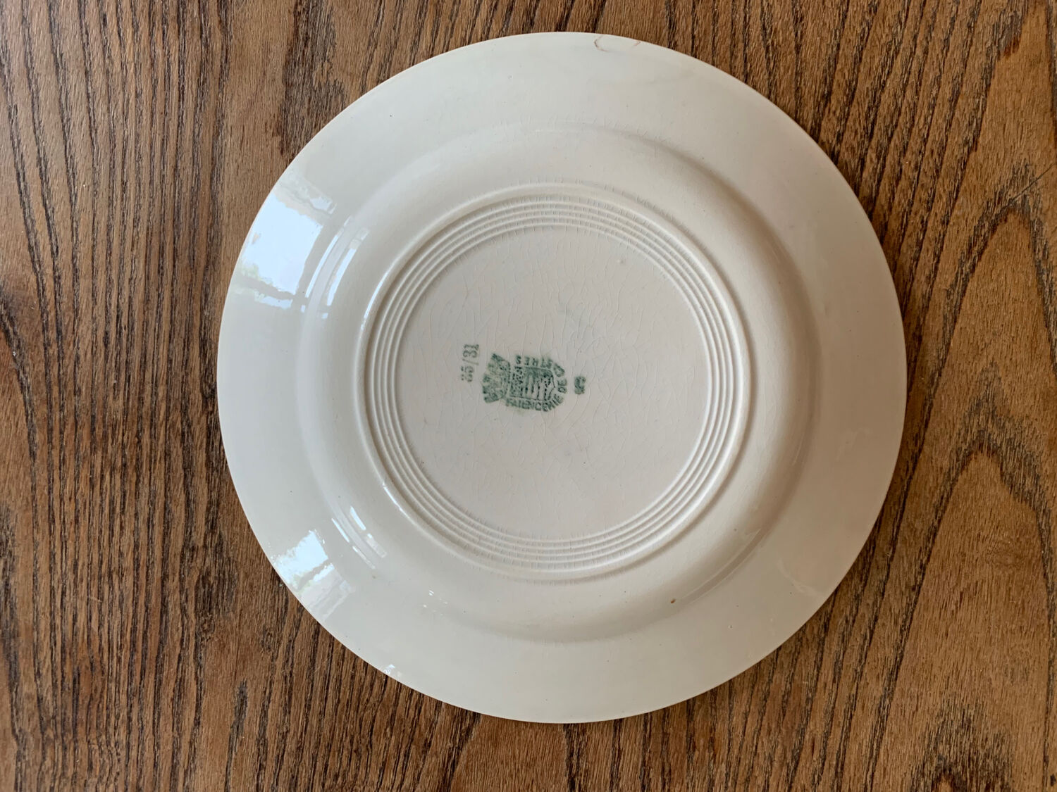 Assiette en céramique ancienne