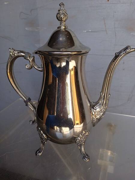 Coffee / teapot in silver metal St Louis XV