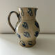 Pichet décor taches bleues