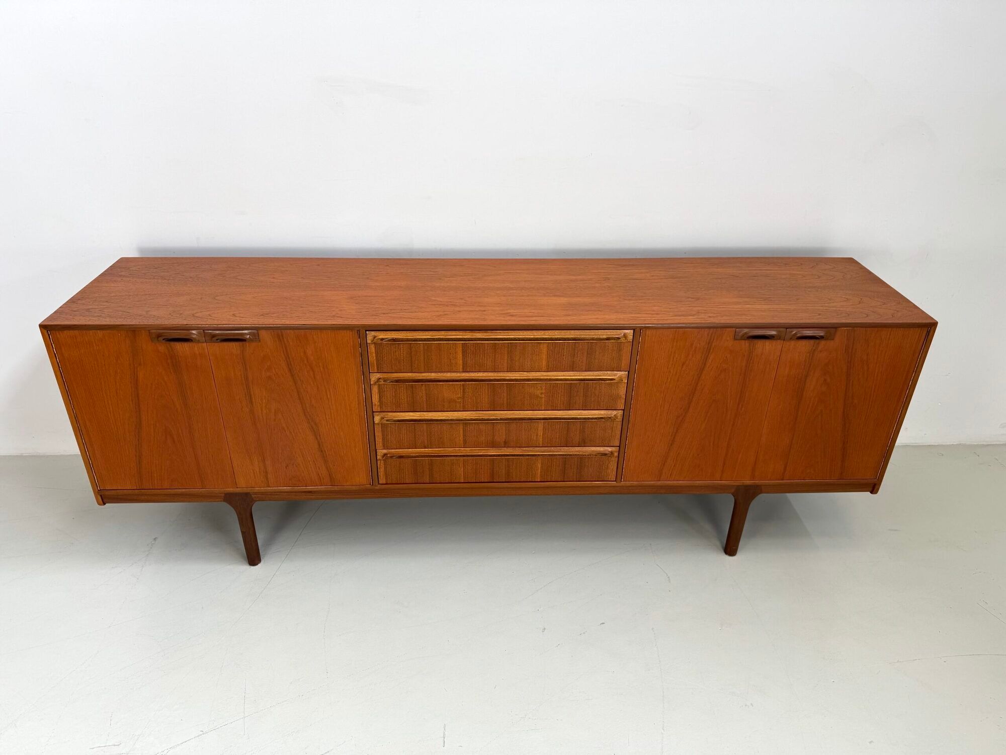 Vintage sideboard McIntosh model "Dunbar"