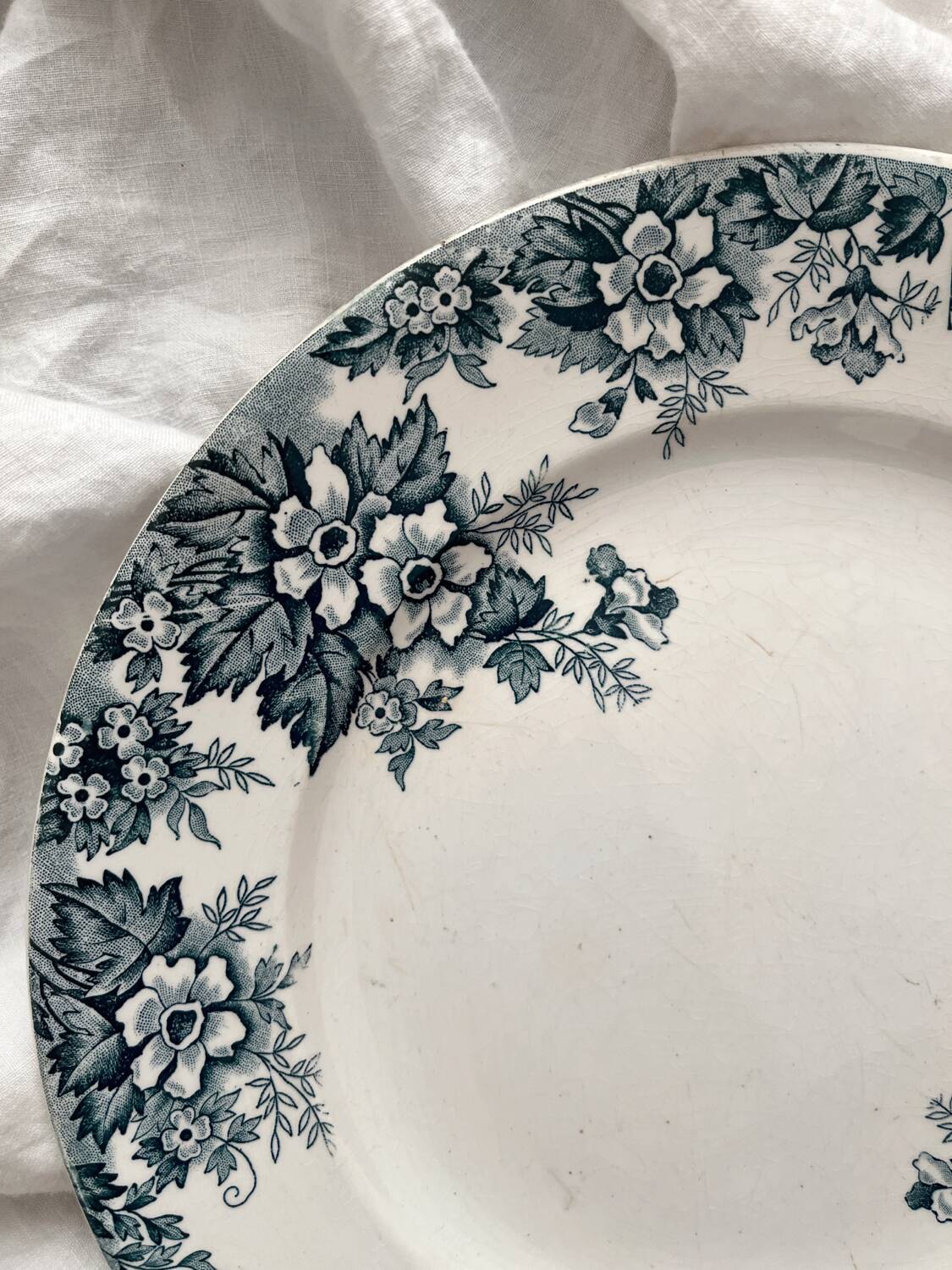 Round ironstone dish “Marie Louise” Saint Amand and Hamage