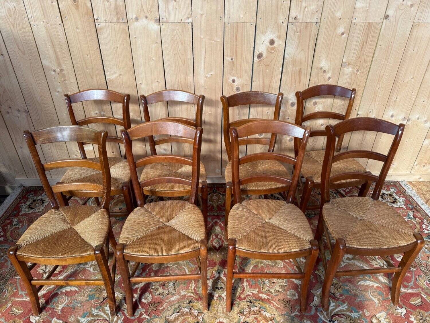 Set of 8 rustic chairs in Louis XV style – Fruitwood, straw seats.