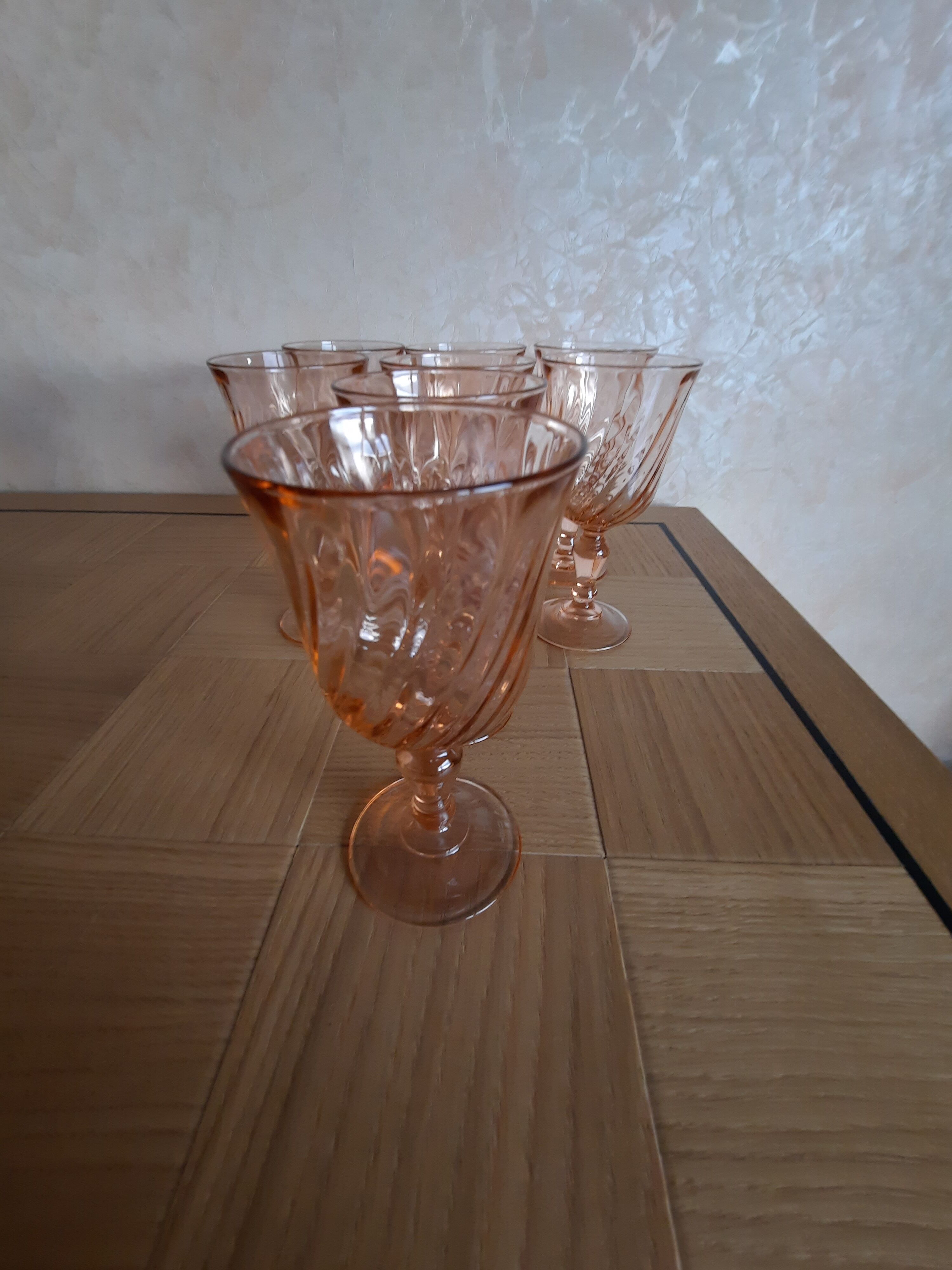 Set de 8 verres à pieds modèle « Rosaline » Arcoroc Luminarc