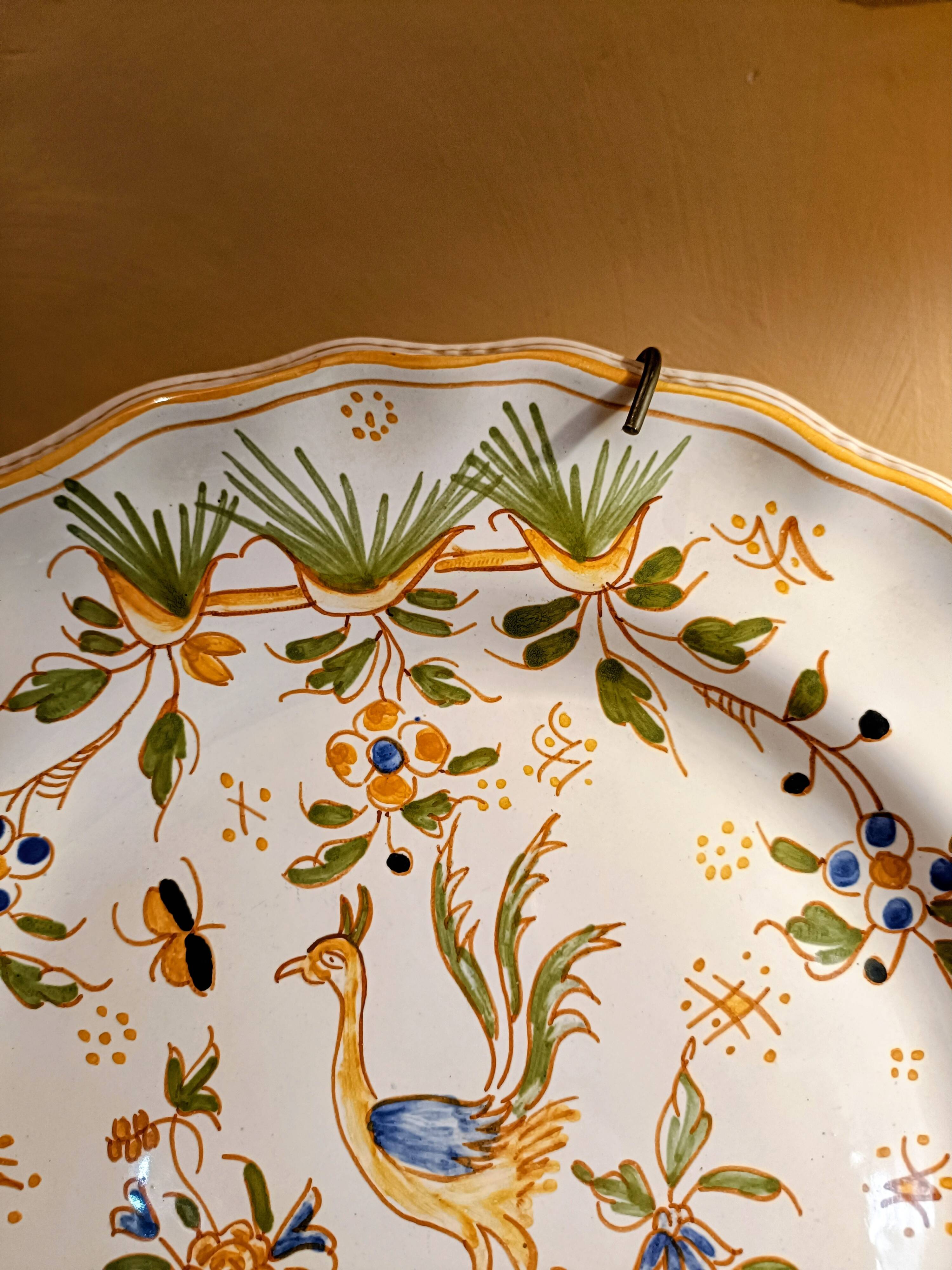Assiette ancienne faïence de Moustiers décor oiseau fait main