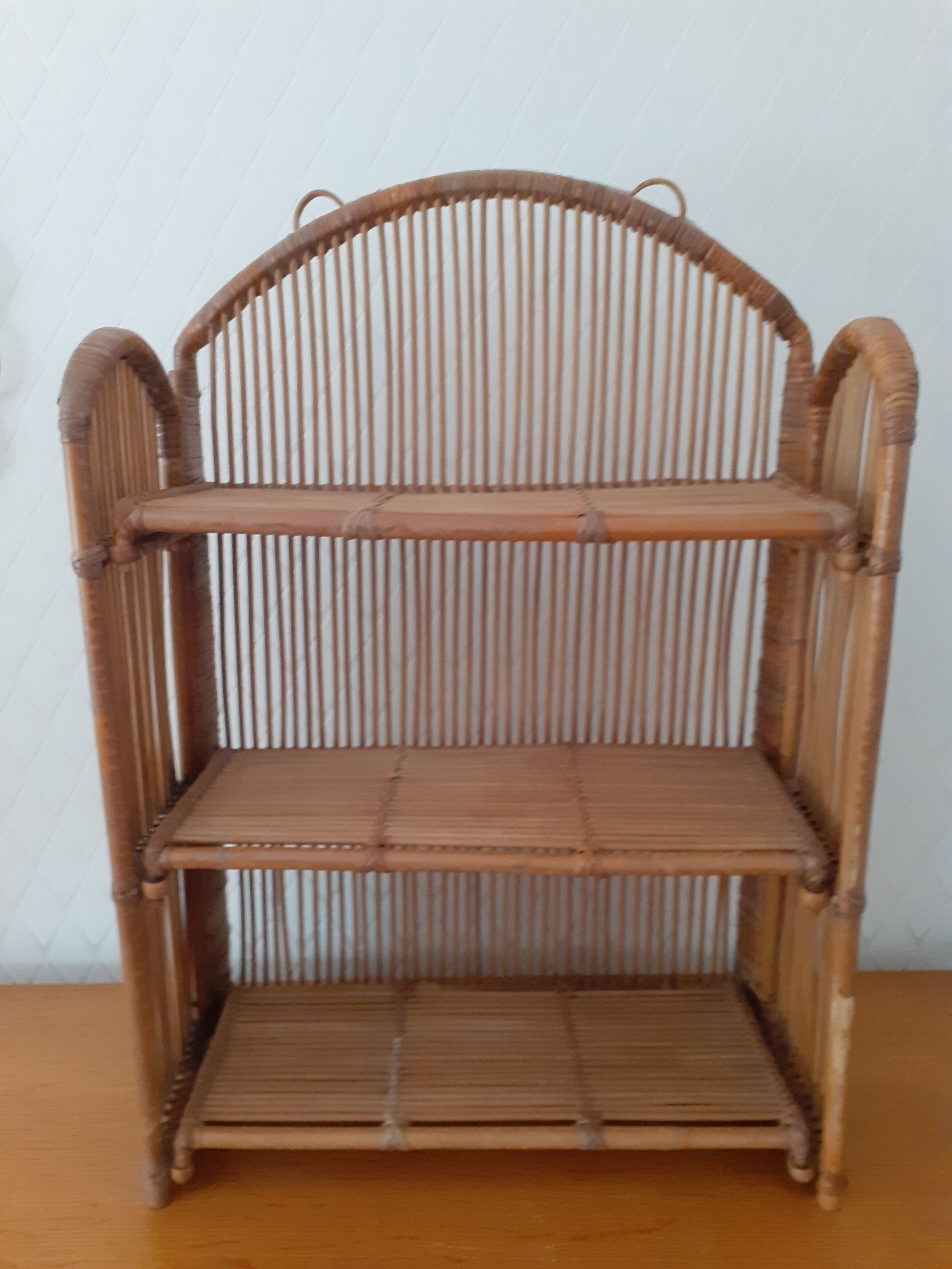 Rattan shelf to hang or lay