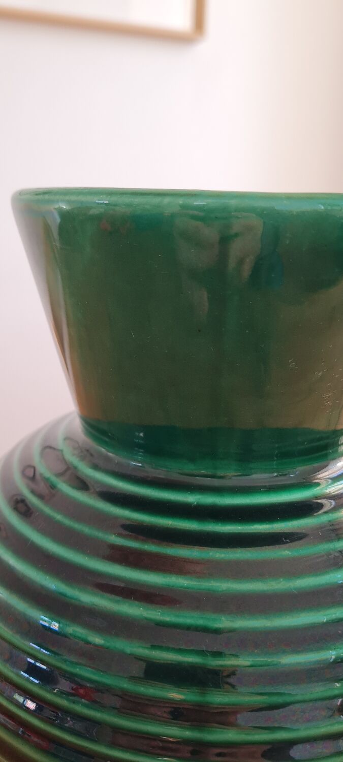 Vase en faïence émaillé vert