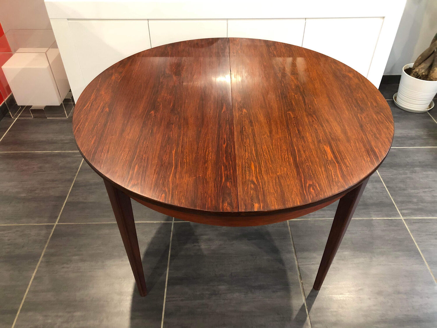 Scandinavian extendable rosewood round table, 1960s