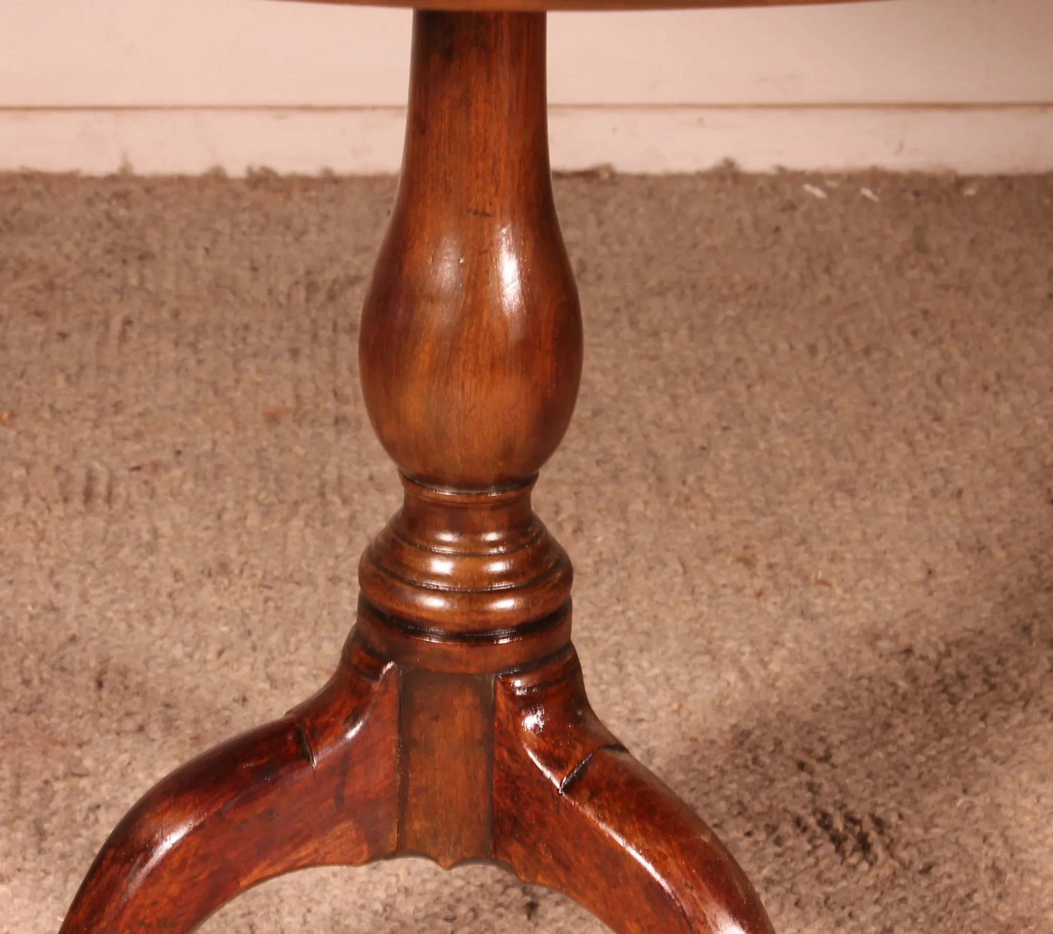small tripod table in mahogany from the early 19th century