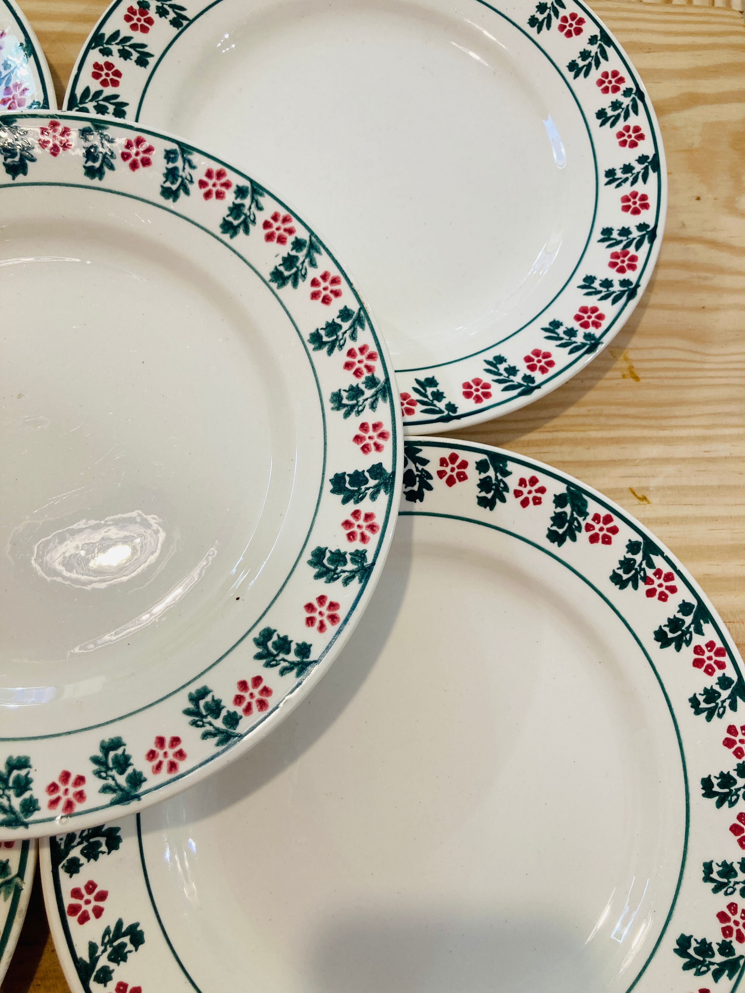 4 plates ceranord saint amand france has red and green flowers-retro-vintage