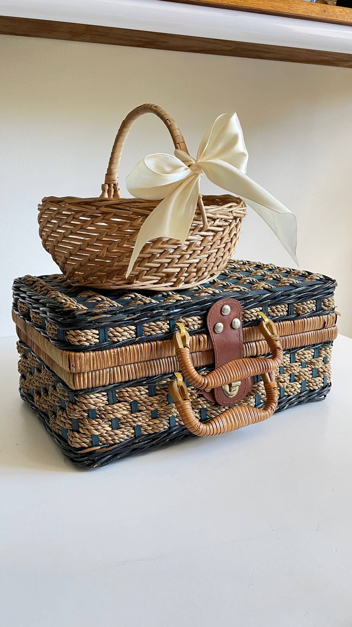Set of 2 vintage rattan and rope baskets