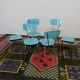 Lot de 4 chaises et 2 tabourets en formica bleu