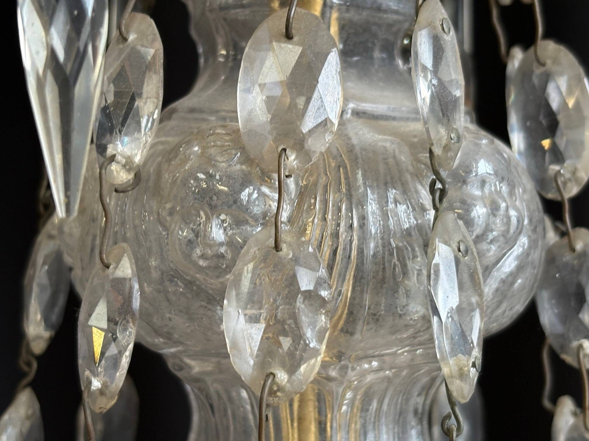 Large chandelier with glass and gilded brass pendants – 10 arms – 80 cm