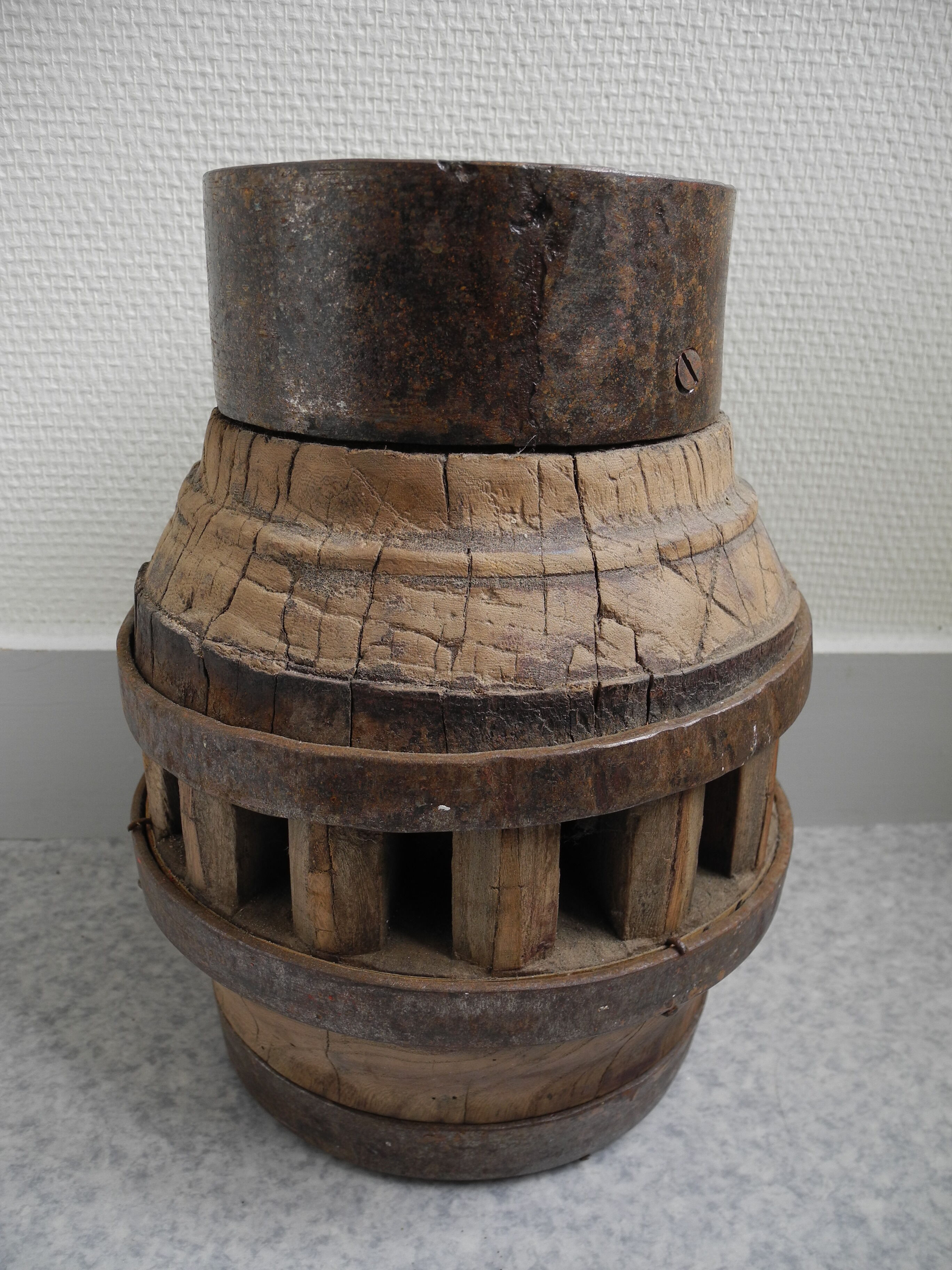 Old hub wheel cart deco country old wood wagon wheel hub