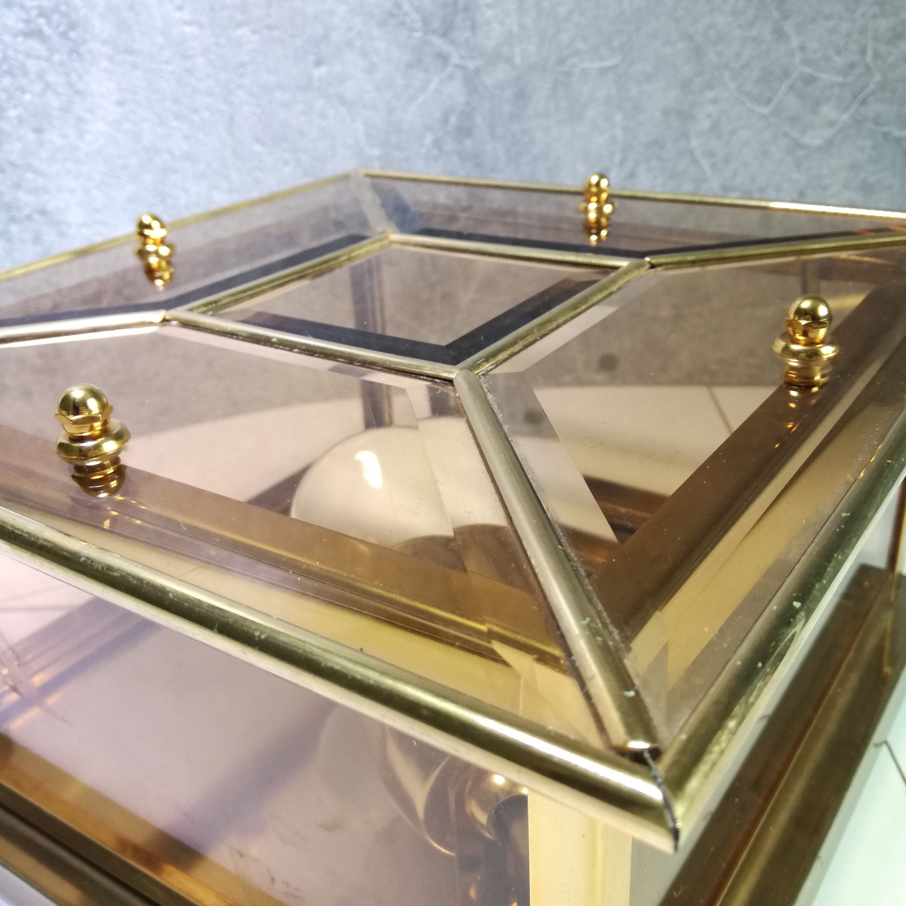 Plafonnier ou applique carré en laiton, en verre biseauté et teinté 1970