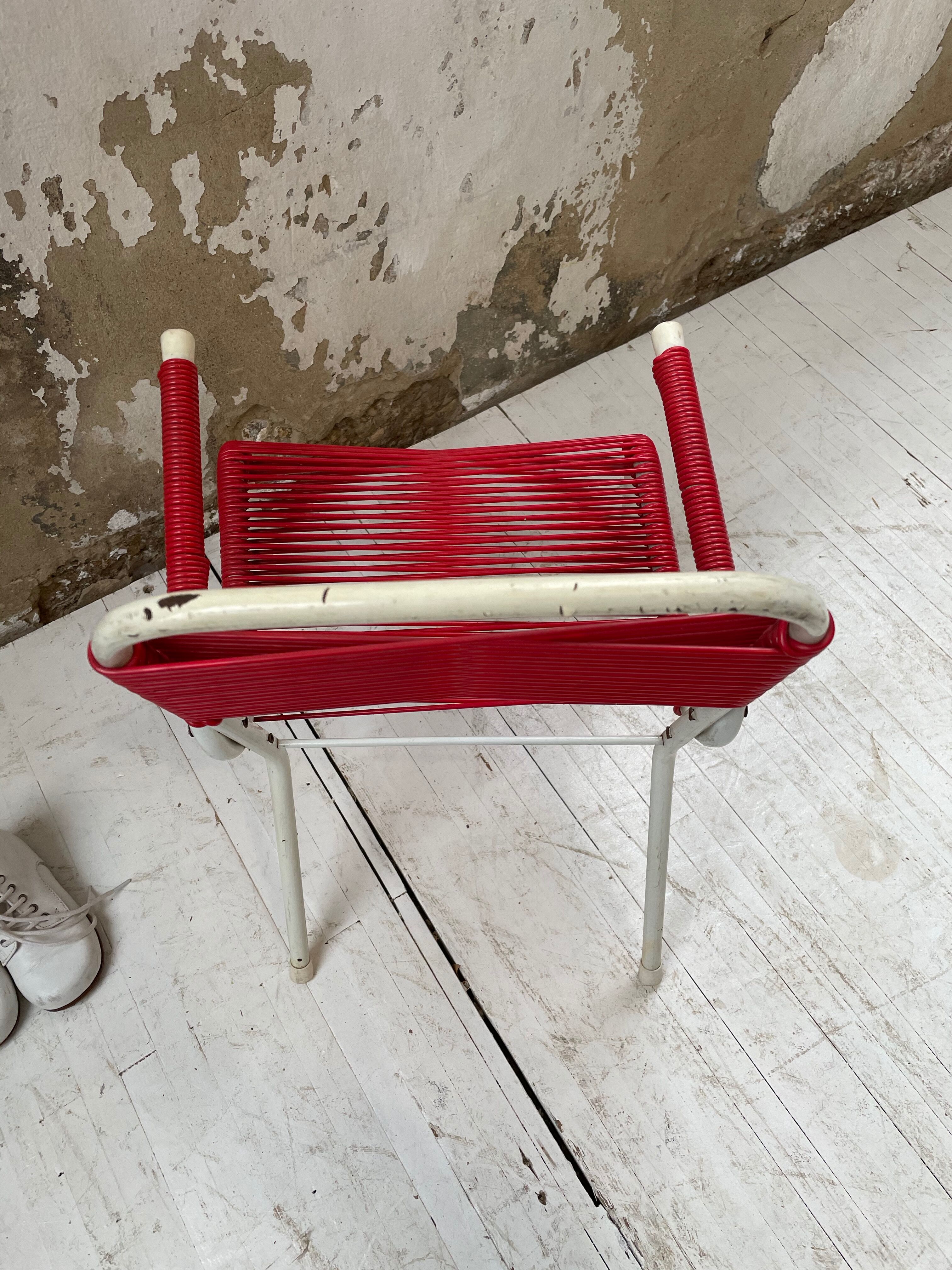 Vintage red scoubidou children's chair