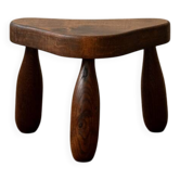 Tabouret trépied en bois brut français en chêne massif, années 1950