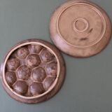 Two plates for 12 stoneware snails