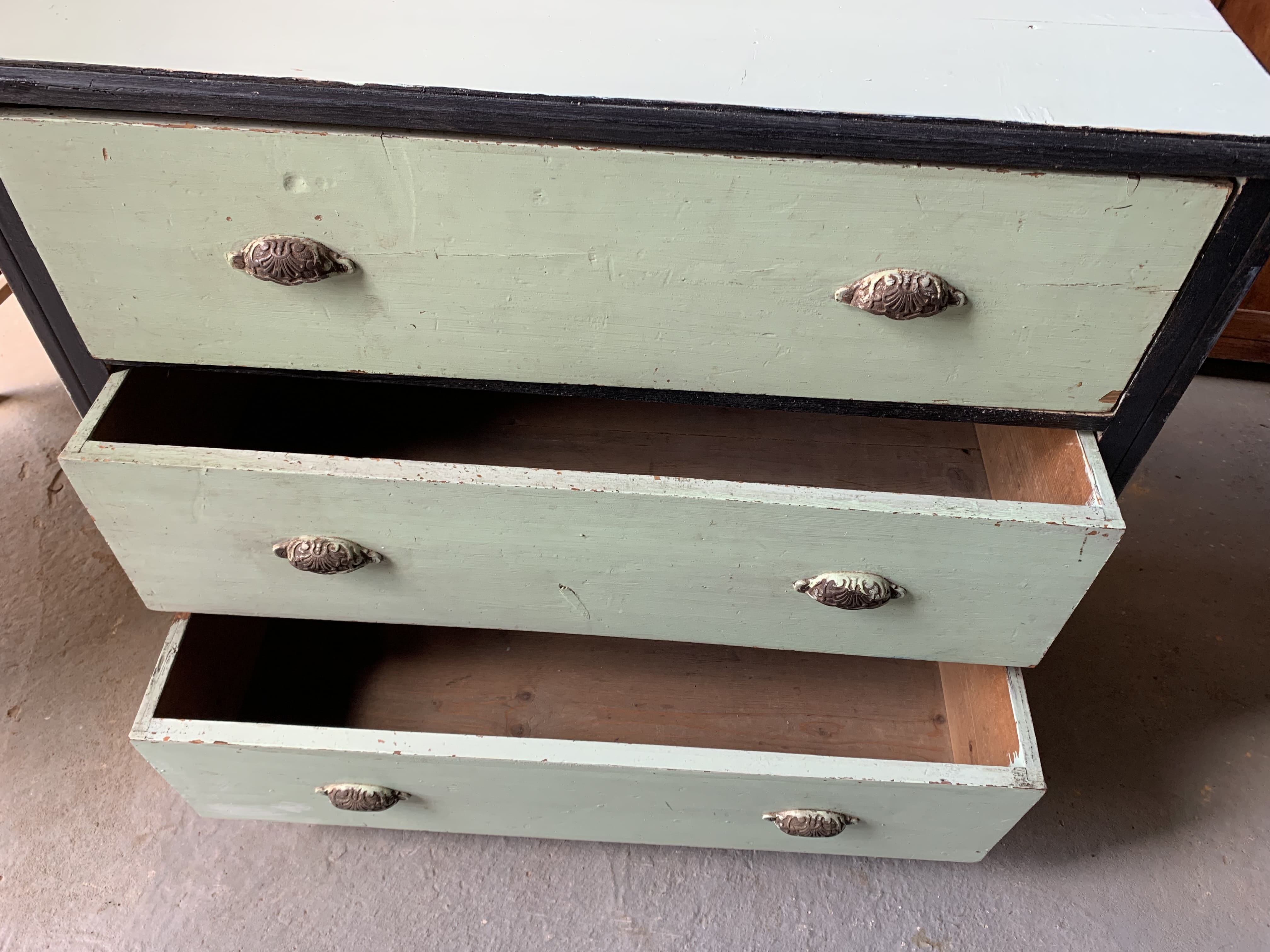 Green chest of drawers 3 drawers