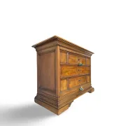 Elegant antique Italian chest of drawers, dating from the 20th century
