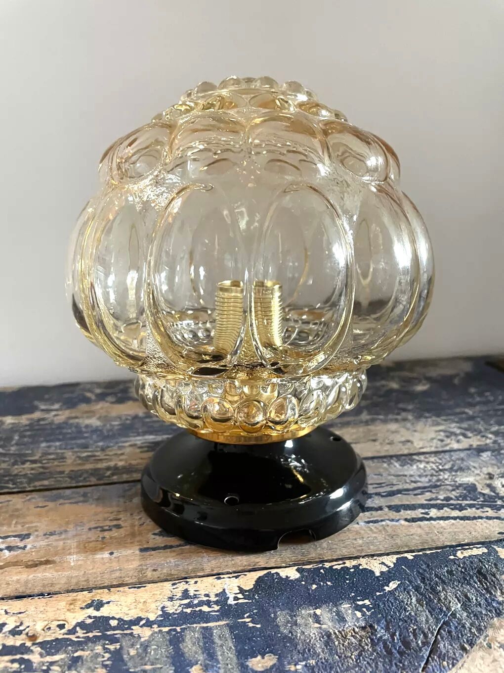 Wall lamp in gilded bubble glass