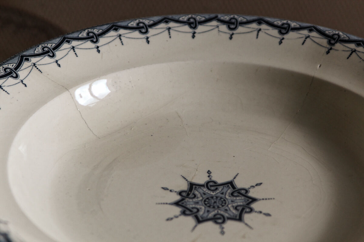 Set of 5 iron earth dishes