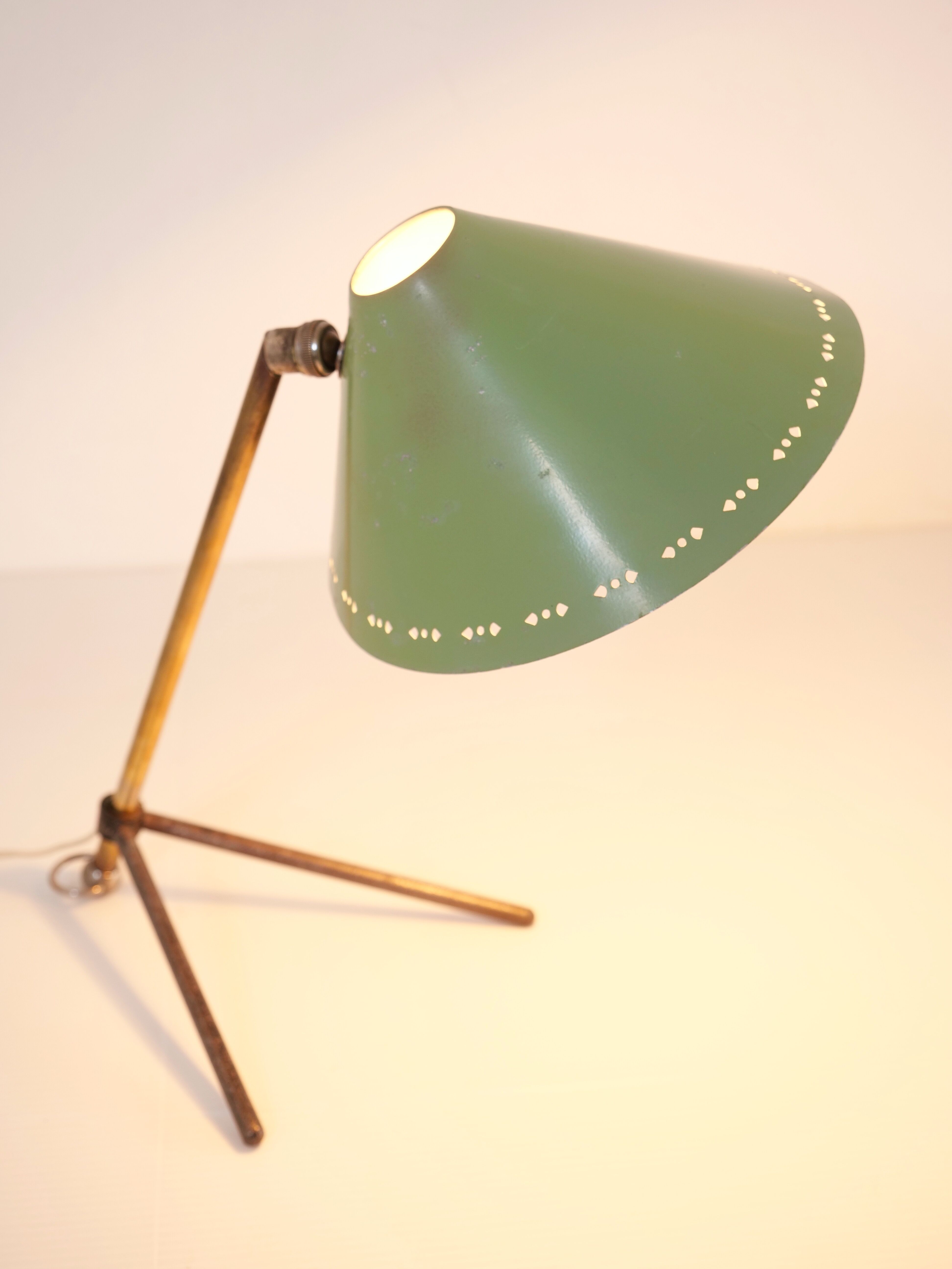 Lampe cocotte pinocchio laiton et acier laqué vert