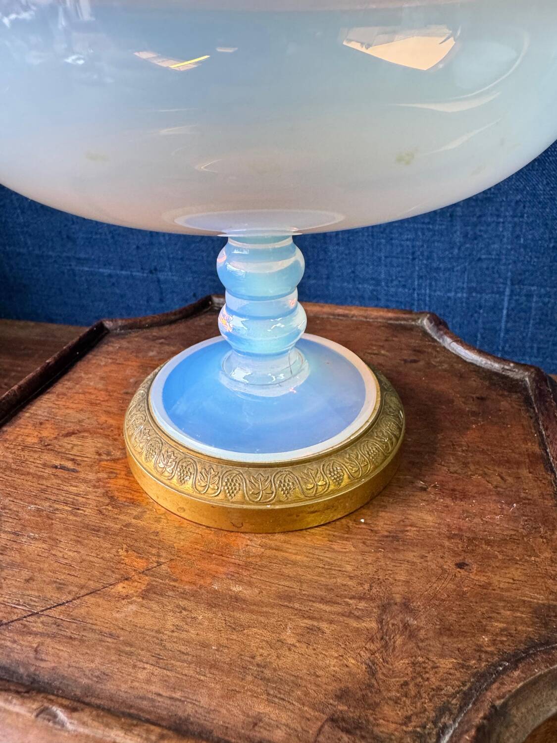 Coupe en opaline sur pied, époque Charles X