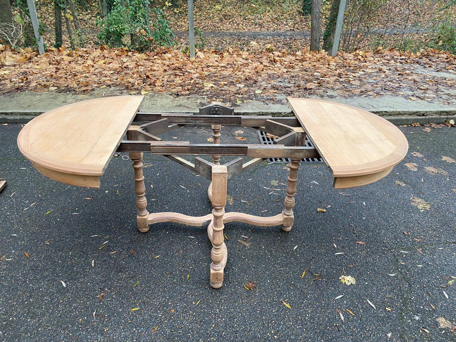 Extendable round farmhouse dining table restored in solid oak from the 19th century