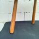 Tabouret de traite tripode brutaliste en frêne