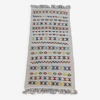 Tapis blanc à motifs berbères multicolores fait main en laine naturelle