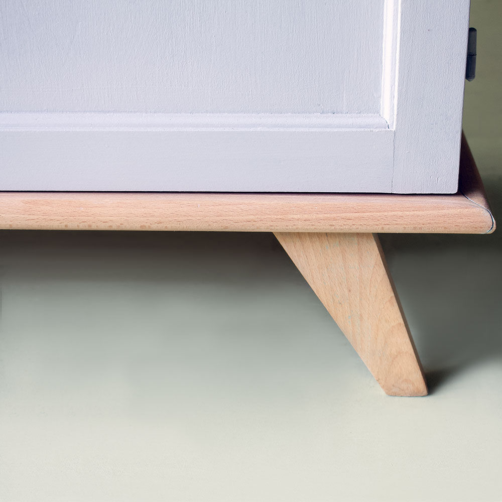 Wardrobe with compass feet