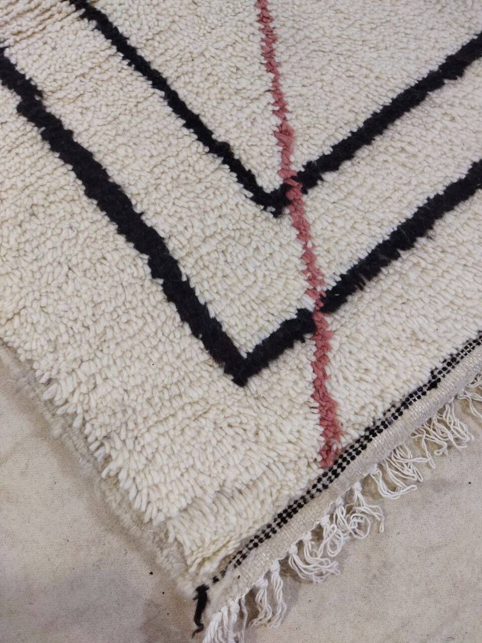 Handmade moroccan berber rug 260 x 150 cm