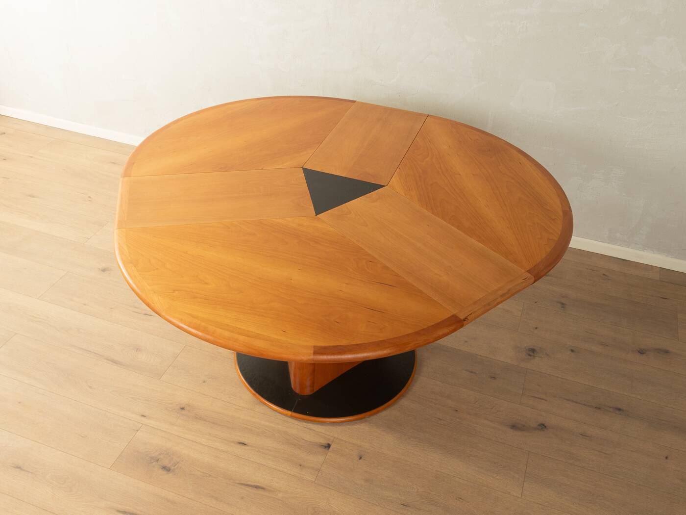 Unique dining table, Skovby