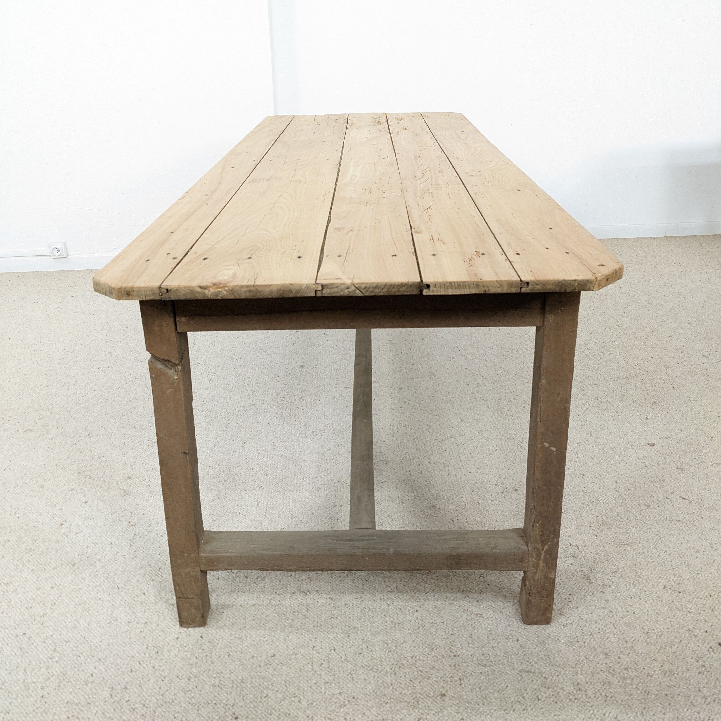 Farm table