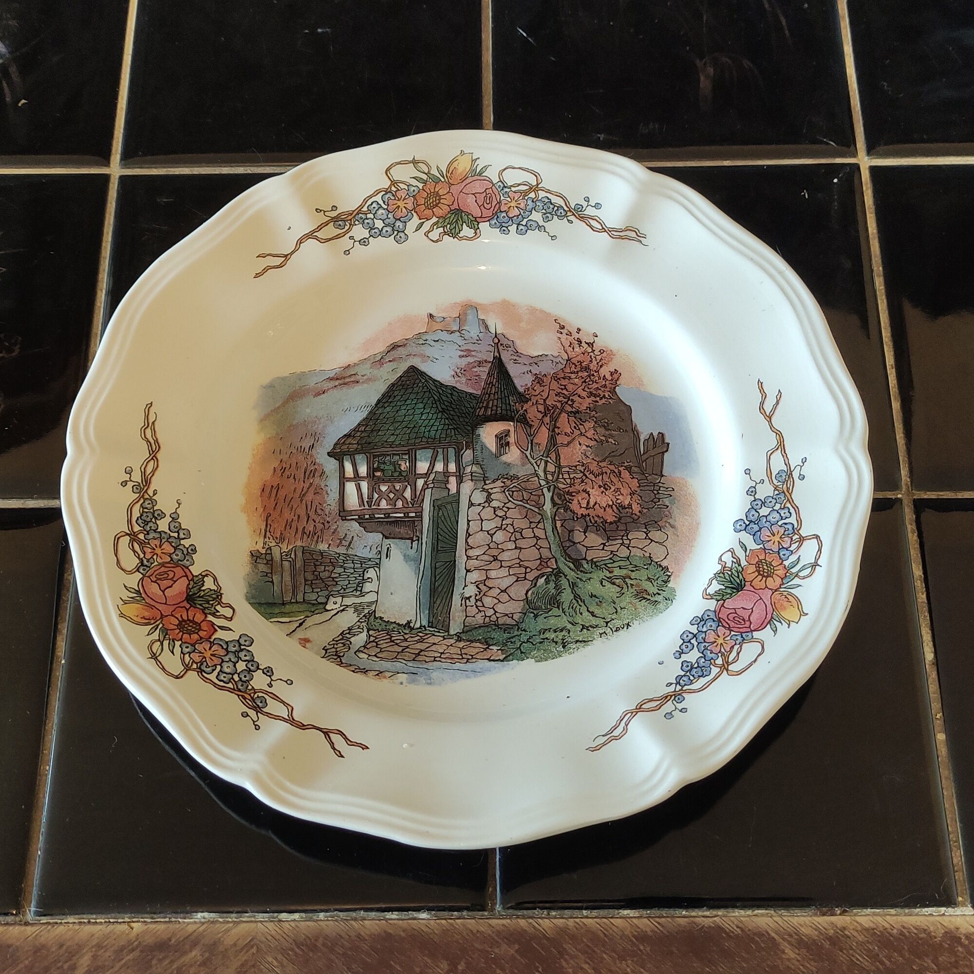 Service of 12 dessert plates and its serving dish - Obernai - Sarreguemines - Henry Loux