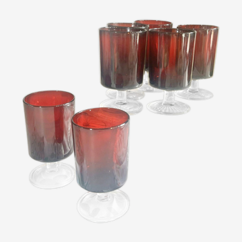 Set of 7 ruby colored glasses with France Luminarc glass stem from the 1960s.