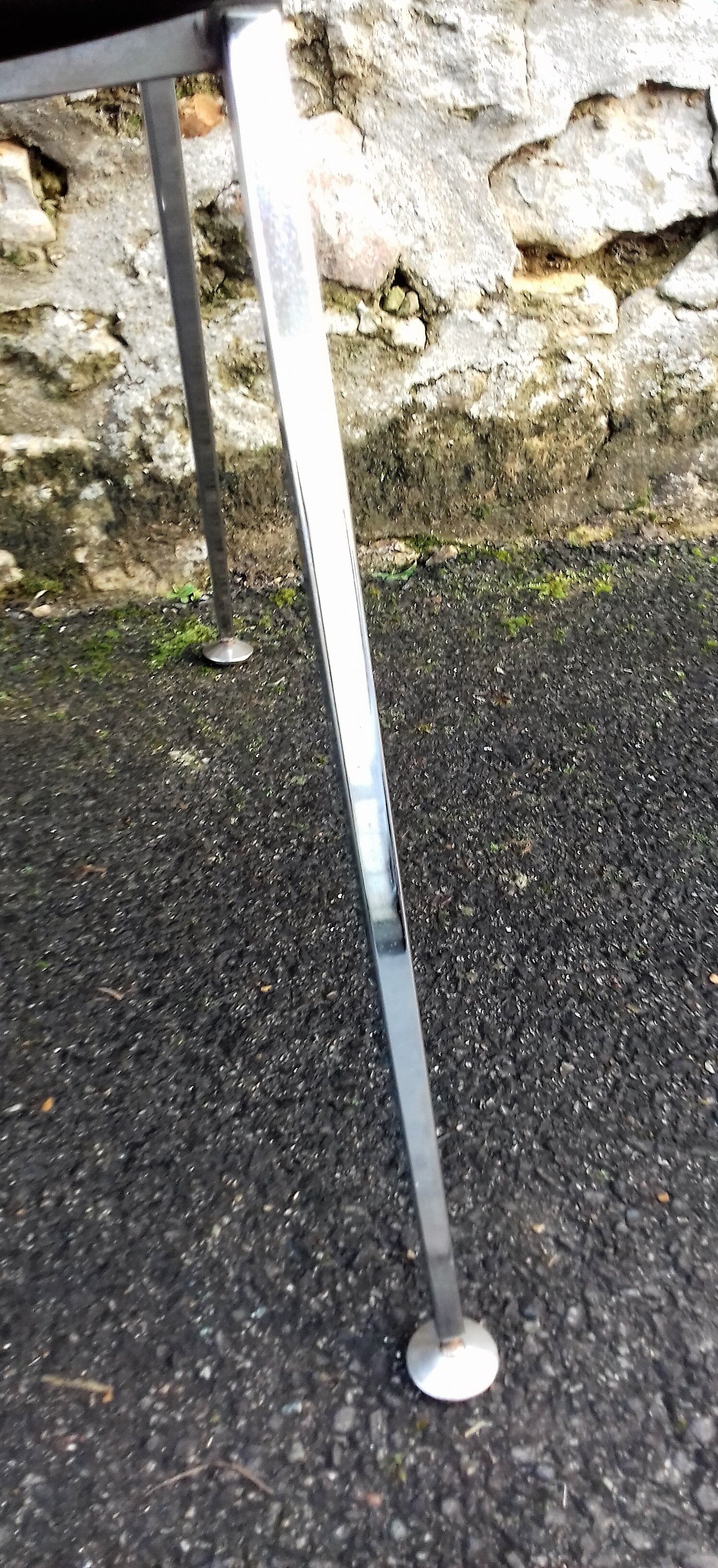 Metal and 80s leatherette Chair