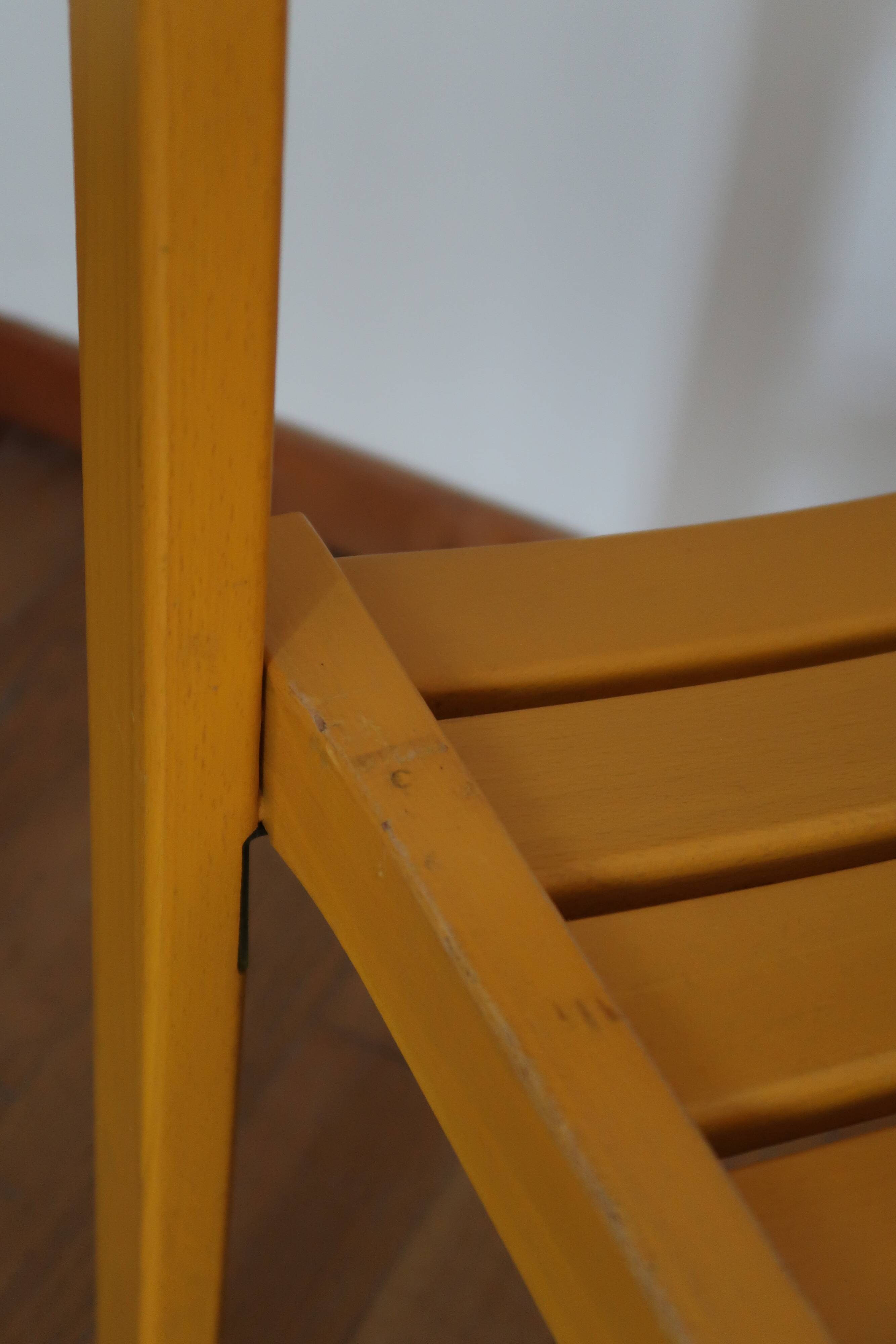 6 stackable wooden chairs