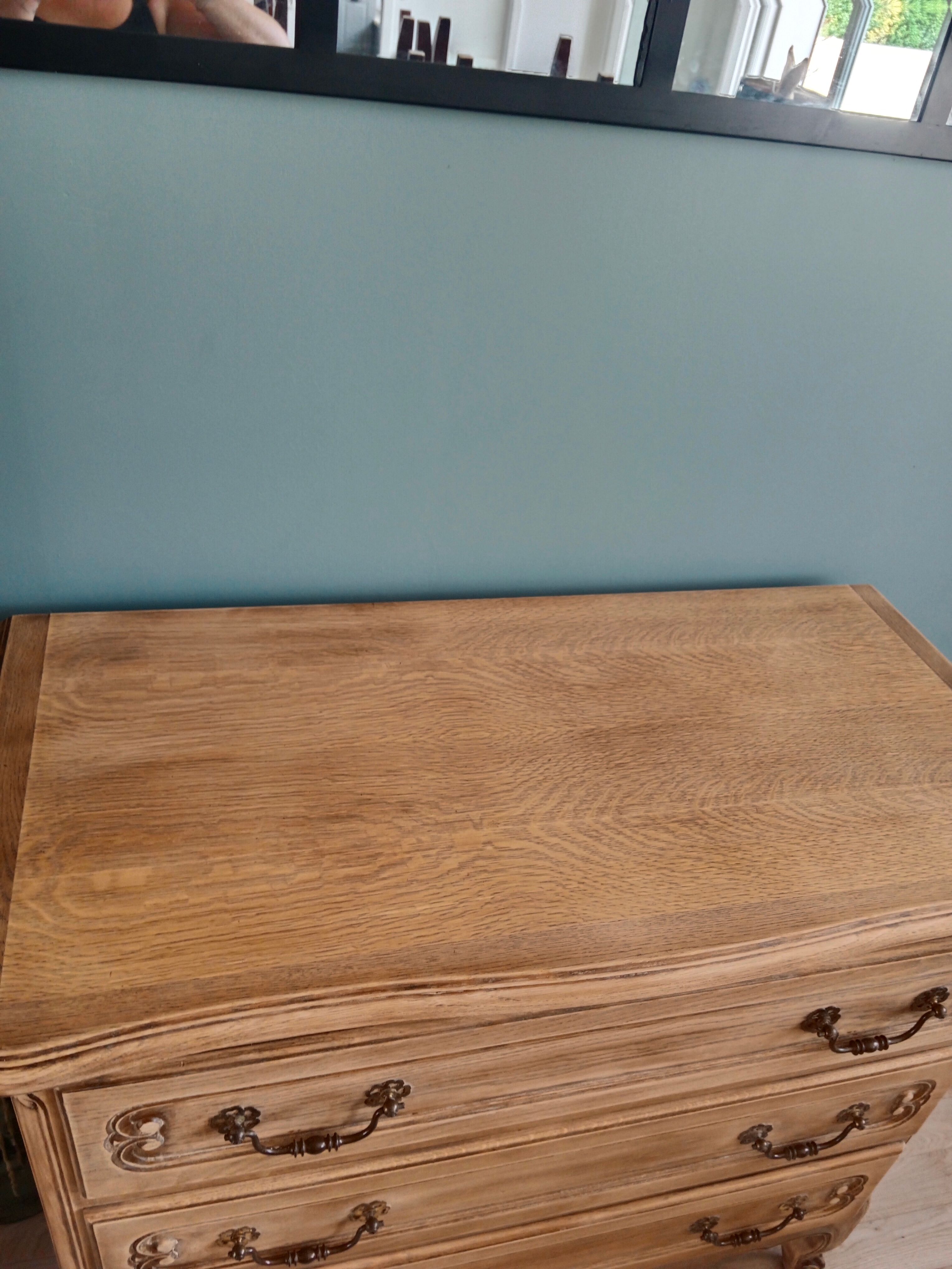 Oak chest of drawers
