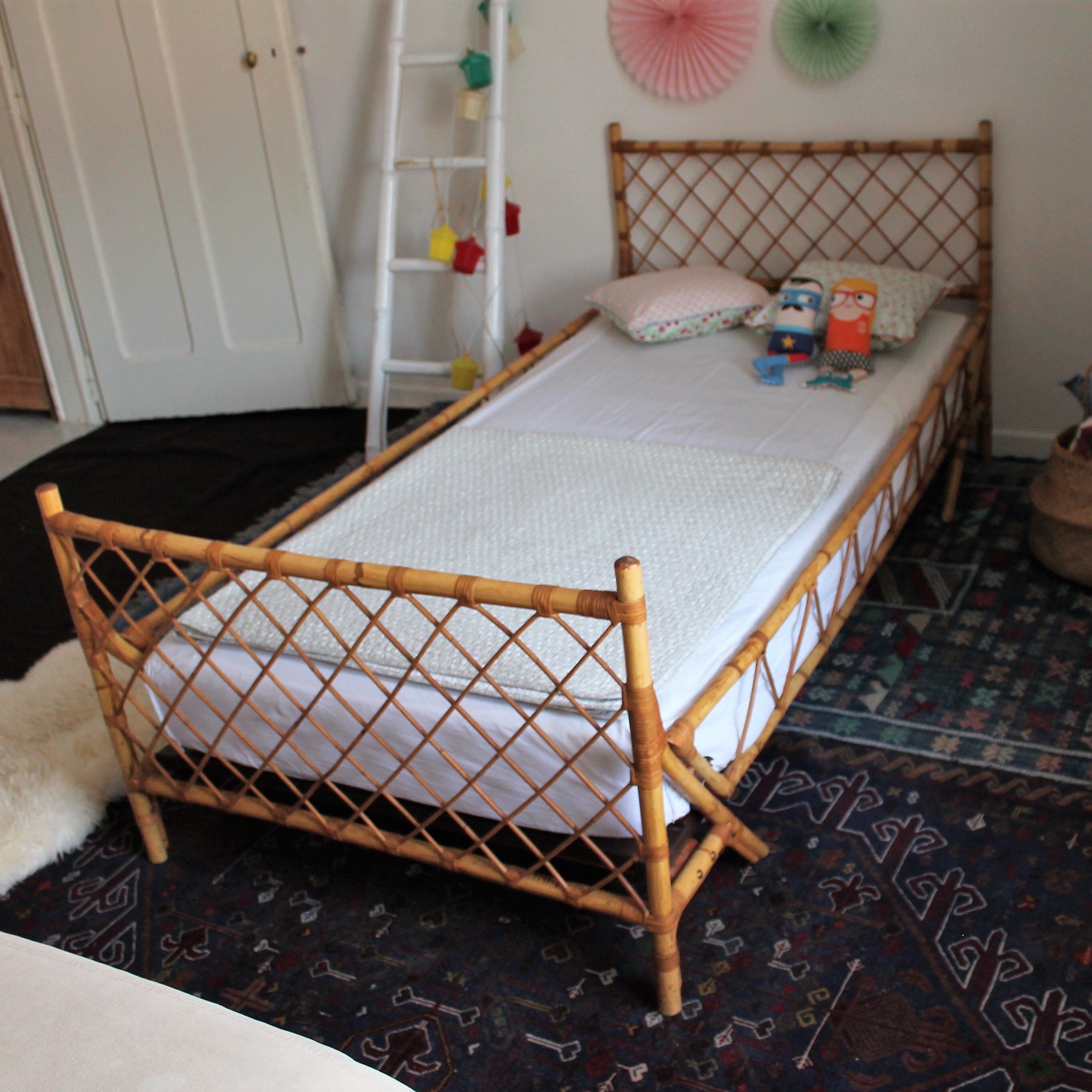 Vintage rattan bed for 1 person