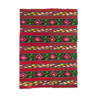 Tapis coloré laine fait à la main nuances de fond rouge avec les fleurs roses de fuchsia 260x160cm