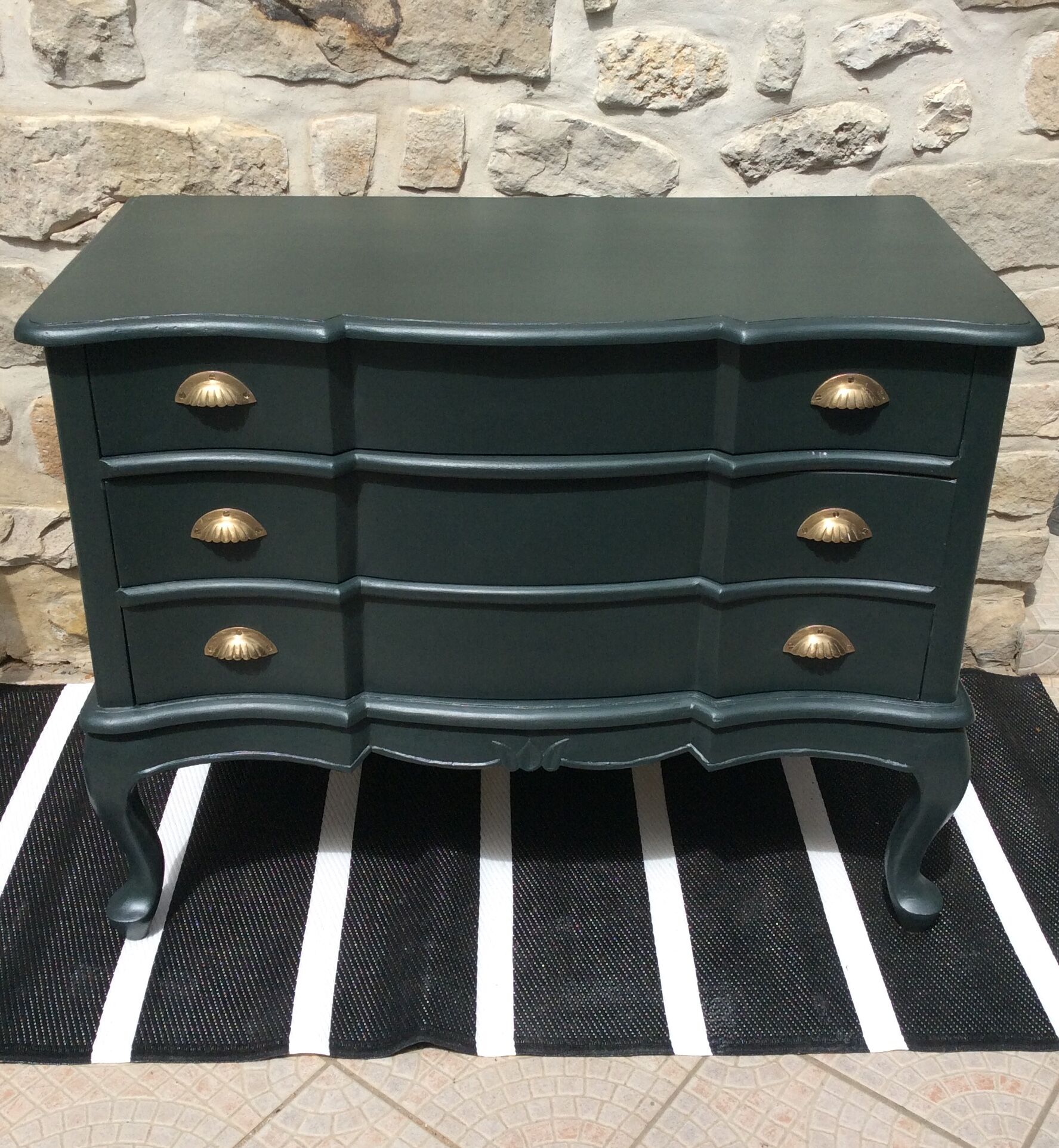 Chest of drawers crossbow