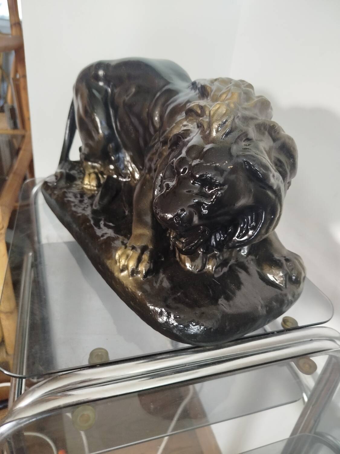 Large statue of a reclining lion - antique plaster