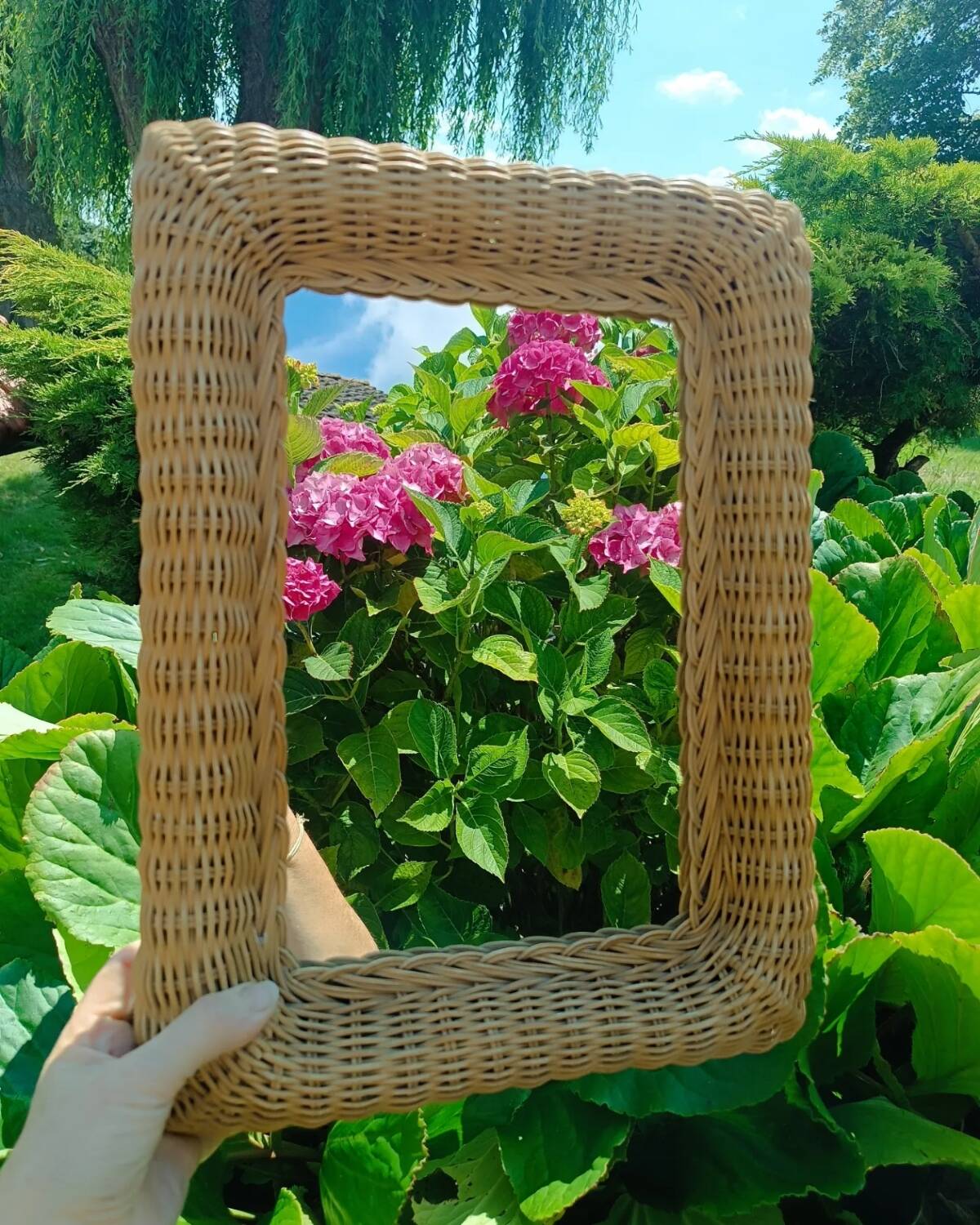 VINTAGE RATTAN MIRROR