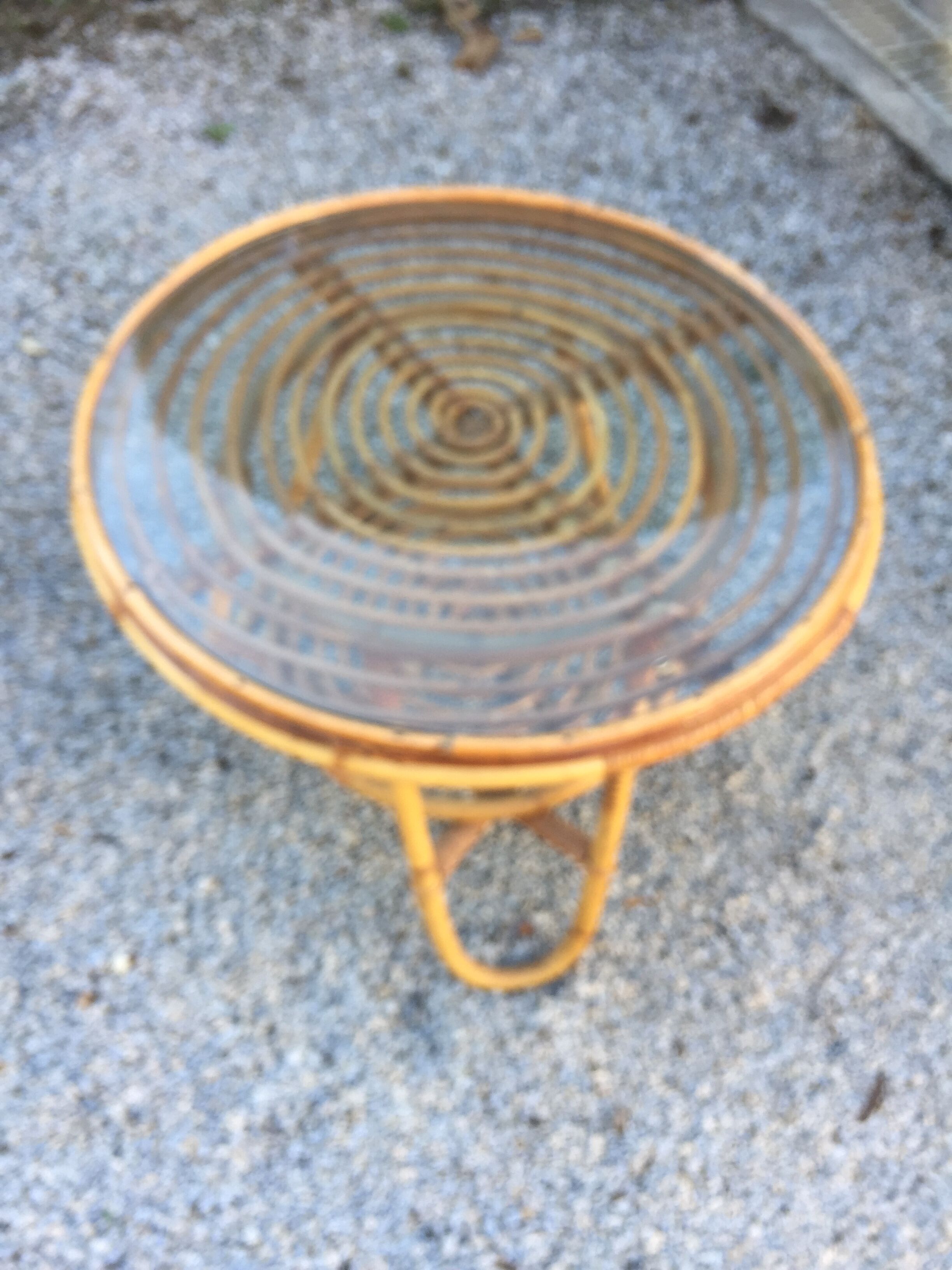 Round coffee table, double rattan trays