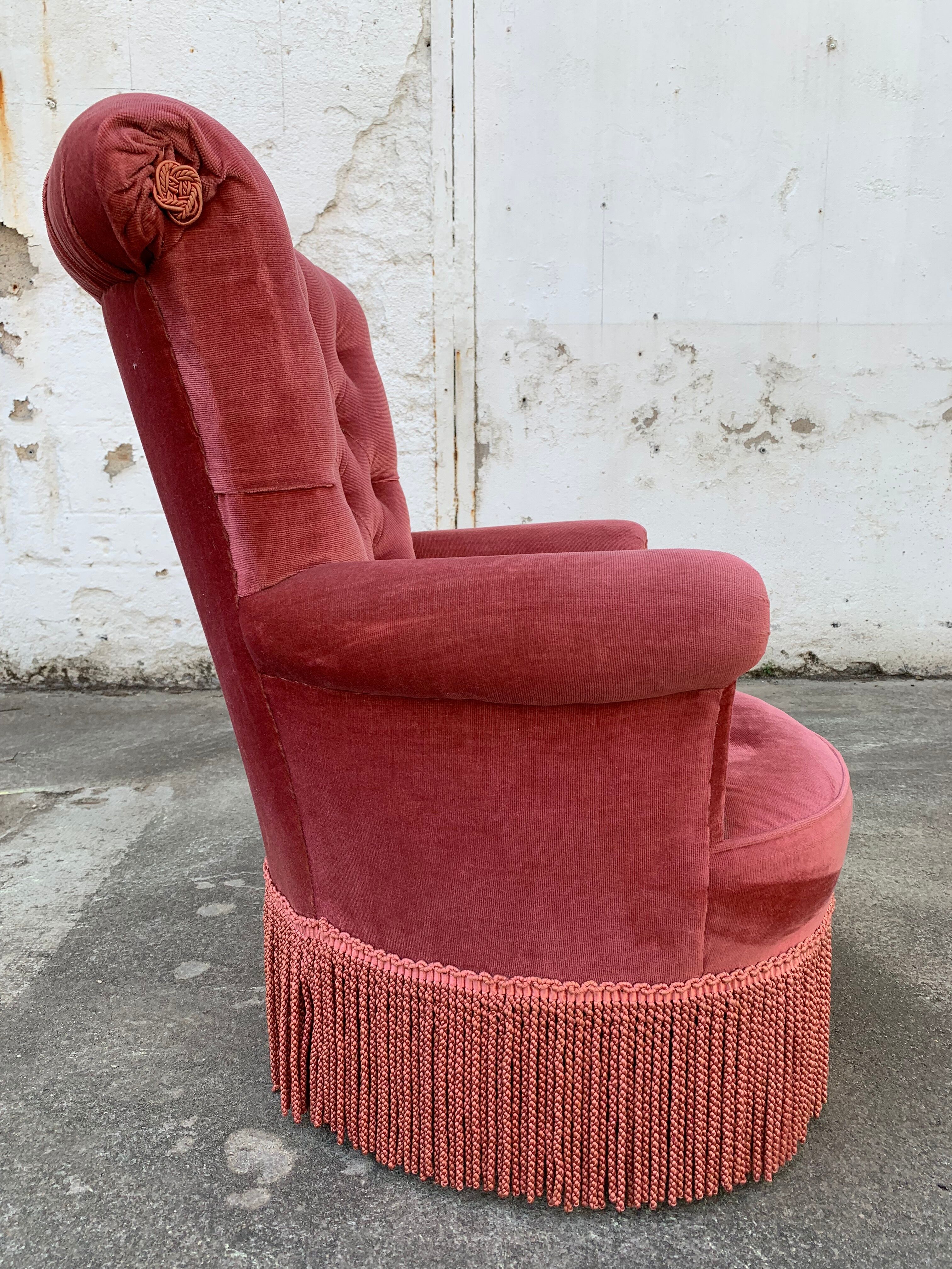 Padded pink toad armchair