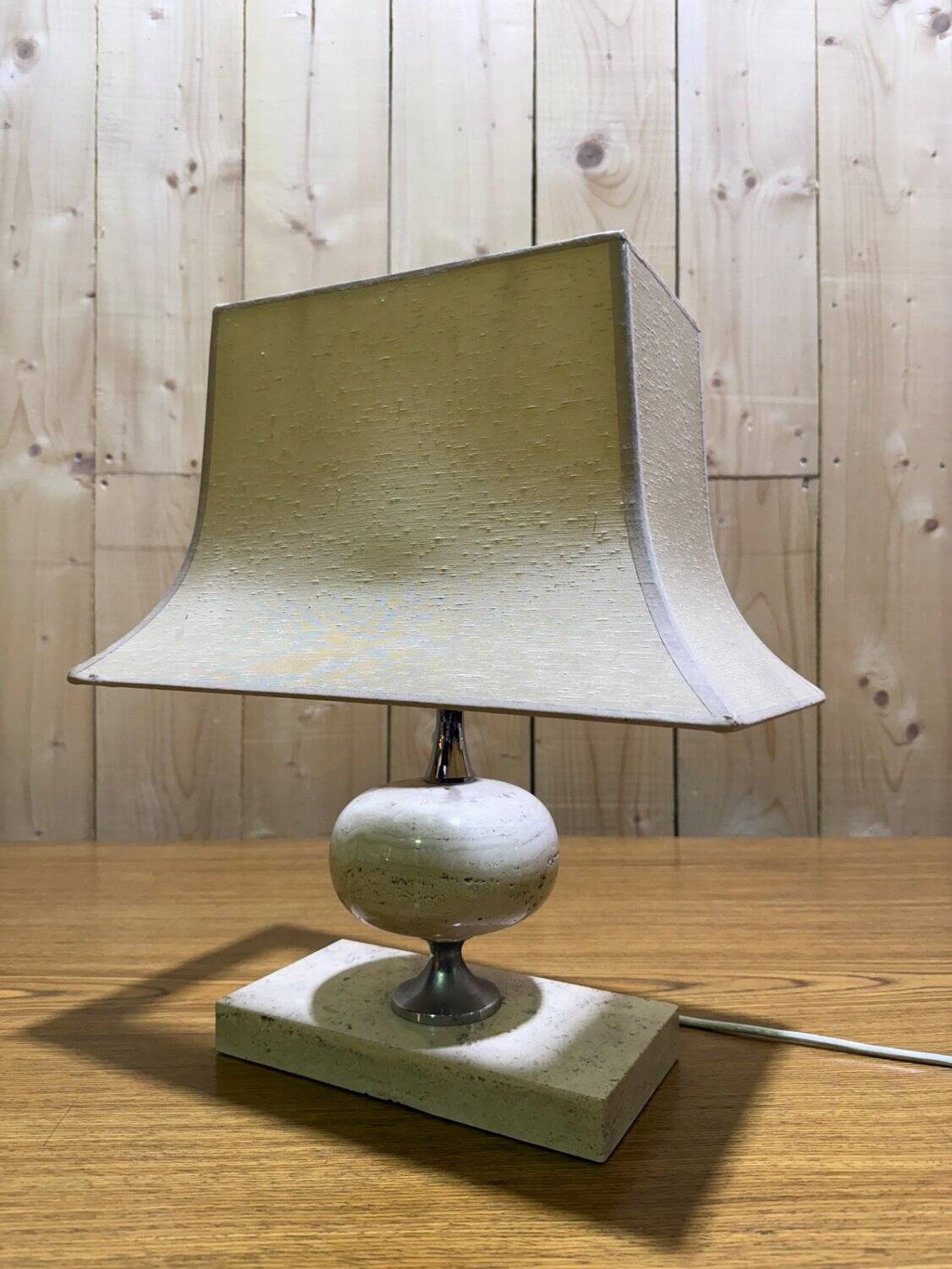 Travertine lamp