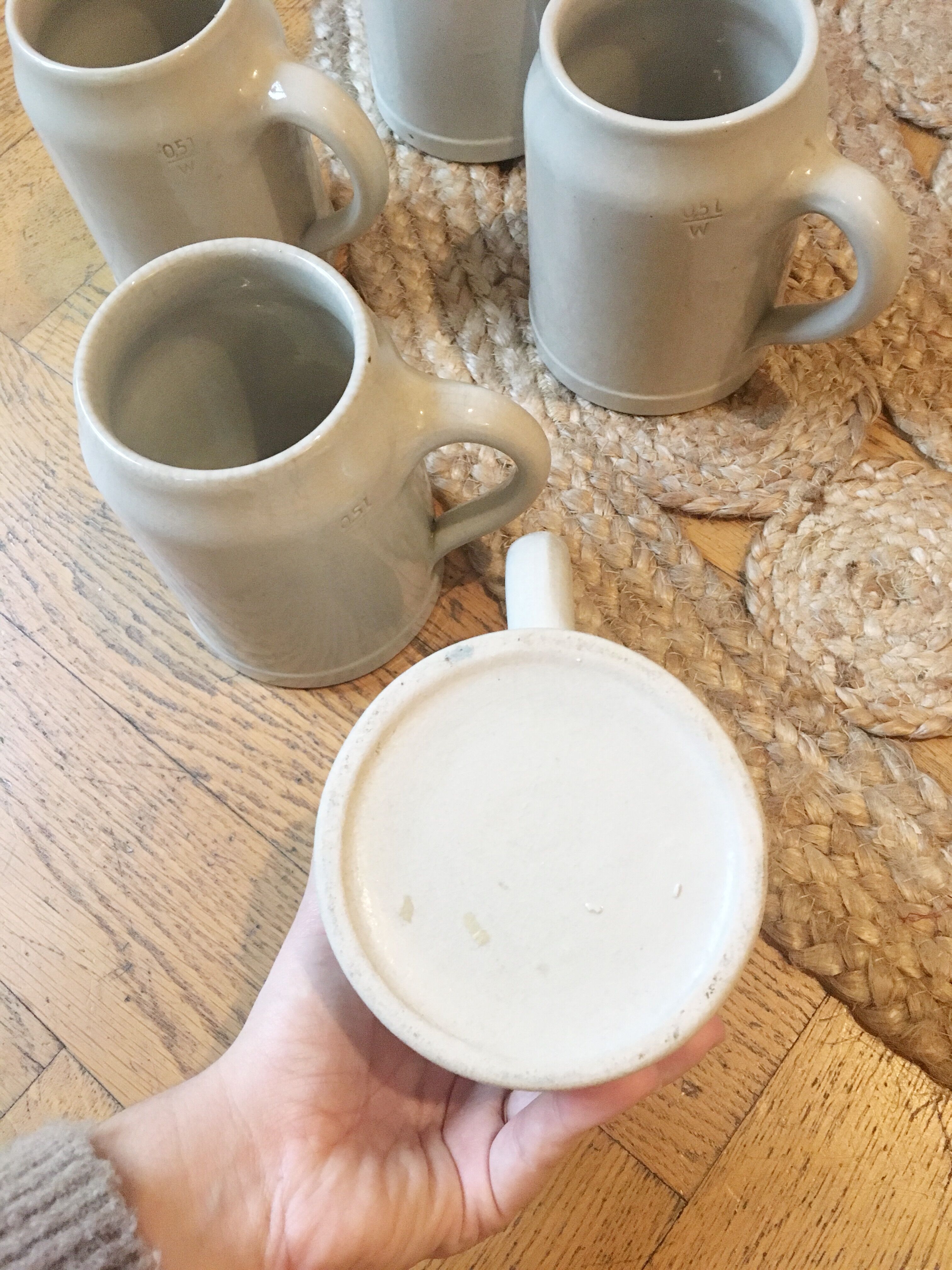 Lot de mugs en grès