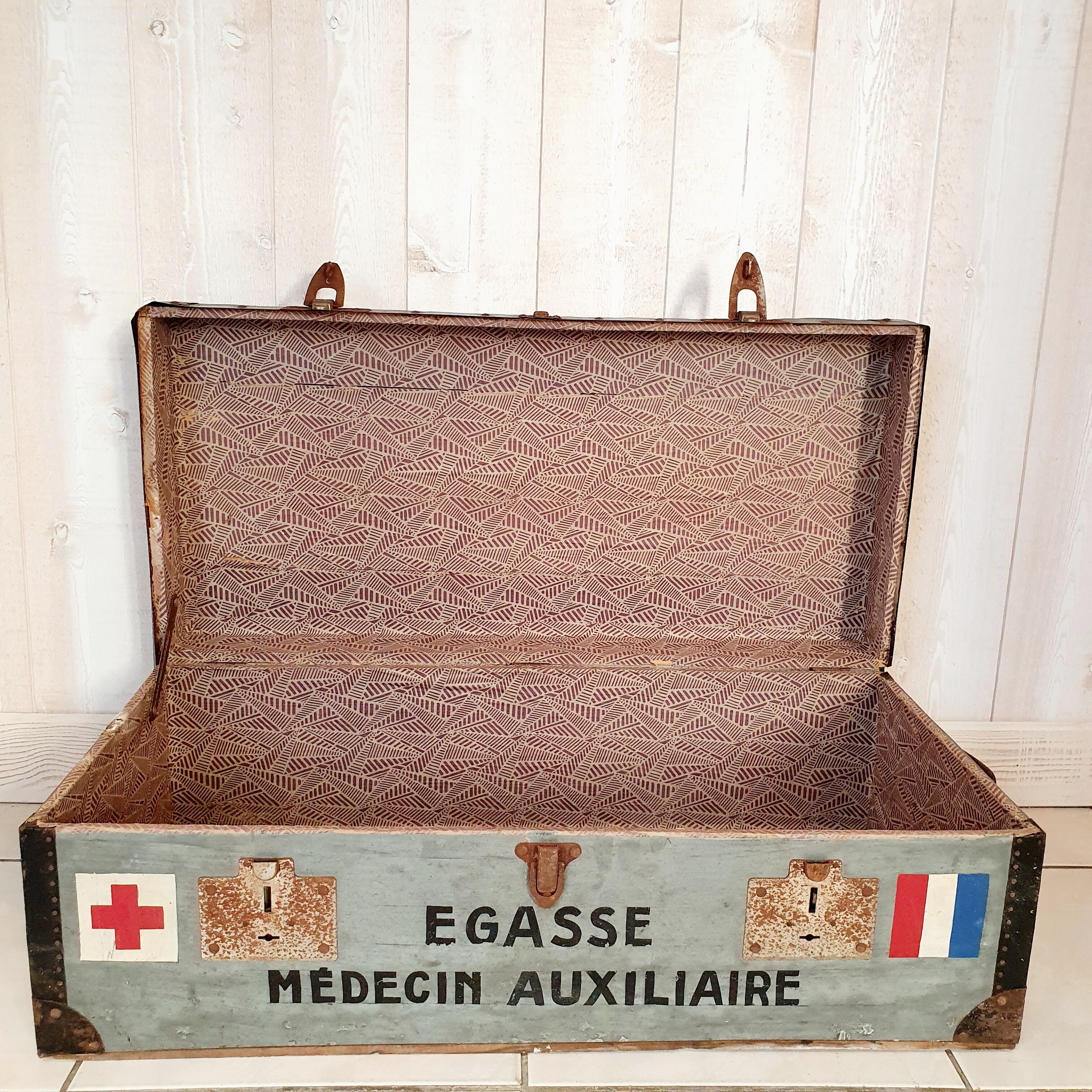 Military malle of an auxiliary war doctor 14-18